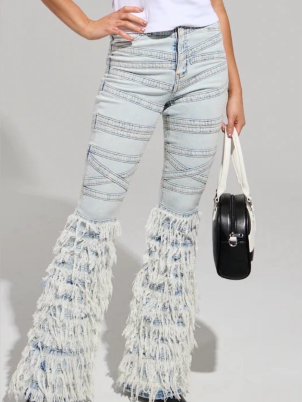 Women Aphrodite Light Wash Distressed Jeans size 11